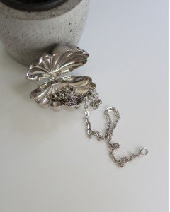 Silver İstiridye Mini Charm Çanta Aksesuarı Silver İstiridye Mini Charm Çanta Aksesuarı