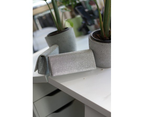 Kadın Silver Taş Kapak Detaylı Zincirli Abiye Omuz Çantası Kadın Silver Taş Kapak Detaylı Zincirli Abiye Omuz Çantası