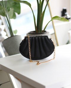 Kadın Siyah İstiridye Kalıp Zincirli El Omuz Çantası