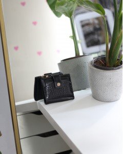 Kadın Siyah Kroko Desenli Kartlık Detaylı Kare Cüzdan