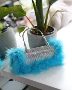 Kadın Mavi Tüylü Özel Tasarım Metal Tutma Saplı Gece Çantası