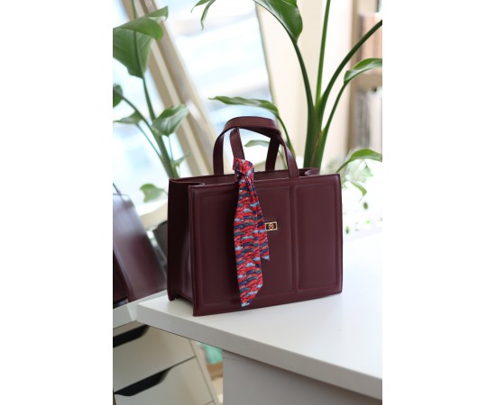 Kadın Bordo Yumuşak Deri Büyük Boy Fular Detaylı Omuz Çantası