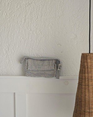 Kadın Parlak Silver Toka Detaylı Taş Dokuma Omuz Çantası Kadın Parlak Silver Toka Detaylı Taş Dokuma Omuz Çantası