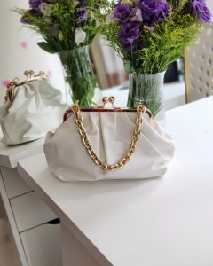 Kadın Beyaz Gold Zincir Detaylı Ağzı Burslu El Omuz Çantası