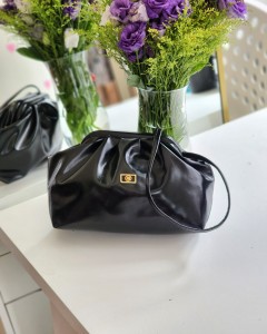  Kadın Siyah Parlak Gold aksesuarlı Bohça Form Omuz Çantası