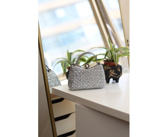 Kadın Silver İnci Taşlı Taşlı Tutma Detaylı Abiye Çanta Kadın Silver İnci Taşlı Taşlı Tutma Detaylı Abiye Çanta