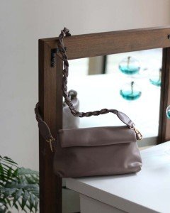 Kadın Vizon Örgü Saplı Yumuşak Dokulu Büzgülü Omuz Çantası Kadın Vizon Örgü Saplı Yumuşak Dokulu Büzgülü Omuz Çantası