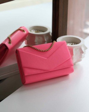 Kadın Şeker Pembesi Zarf Kutu Omuz Çantası Kadın Şeker Pembesi Zarf Kutu Omuz Çantası