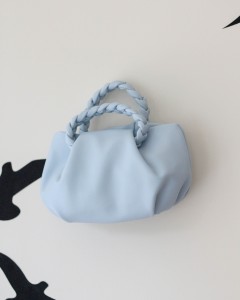 Bebe Mavisi Örme Saplı Yumuşak Deri Omuz Çantası Bebe Mavisi Örme Saplı Yumuşak Deri Omuz Çantası