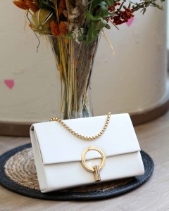 Beyaz Gold Yuvarlak Tokalı Omuz Çantası 