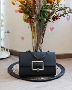 Siyah Gold Kare Tokalı Omuz Çantası Siyah Gold Kare Tokalı Omuz Çantası