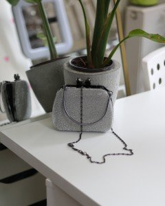 Kadın Platin Simli Metal Tutma Kulplu Kalp Klips Abiye El Çantası