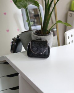 Kadın Siyah Desenli Metal Tutma Kulplu Kalp Klips Abiye El Çantası