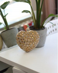 Kadın Gold Taş Detaylı Kalp Form Tutmalı Abiye Çanta