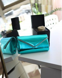 Kadın Turkuaz Parlak Deri Taş Detaylı Omuz Çantası Kadın Turkuaz Parlak Deri Taş Detaylı Omuz Çantası