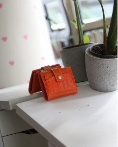 Kadın Turuncu Kroko Desenli Kartlık Detaylı Kare Cüzdan