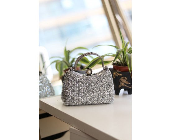 Kadın Silver İnci Taşlı Taşlı Tutma Detaylı Abiye Çanta Kadın Silver İnci Taşlı Taşlı Tutma Detaylı Abiye Çanta