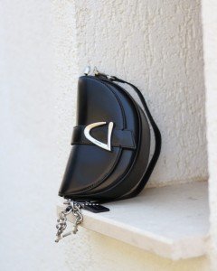 Kadın Siyah V Toka Detaylı Askılı Omuz Çantası Kadın Siyah V Toka Detaylı Askılı Omuz Çantası