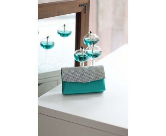 Zümrüt Yeşil Taş Kapak Saten Zincirli Omuz Çantası Zümrüt Yeşil Taş Kapak Saten Zincirli Omuz Çantası