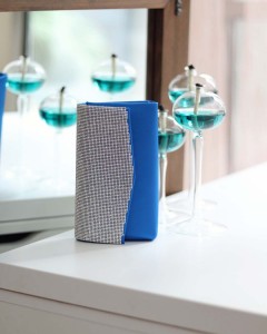 Saks Mavi Taş Kapak Saten Zincirli Omuz Çantası Saks Mavi Taş Kapak Saten Zincirli Omuz Çantası