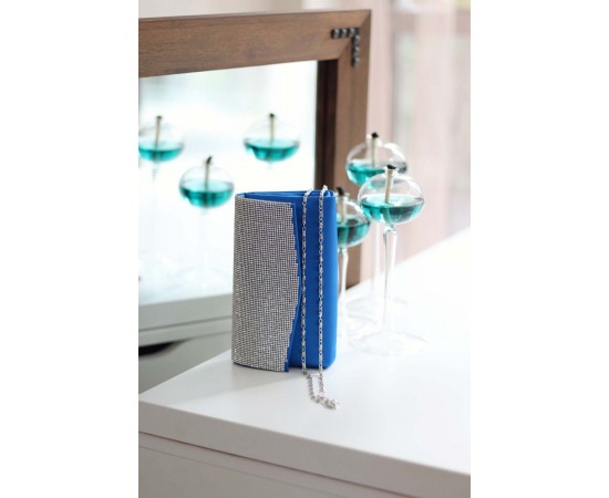 Saks Mavi Taş Kapak Saten Zincirli Omuz Çantası Saks Mavi Taş Kapak Saten Zincirli Omuz Çantası