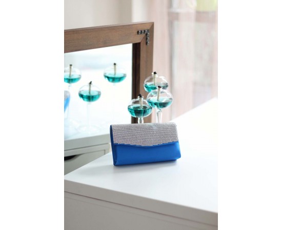 Saks Mavi Taş Kapak Saten Zincirli Omuz Çantası Saks Mavi Taş Kapak Saten Zincirli Omuz Çantası