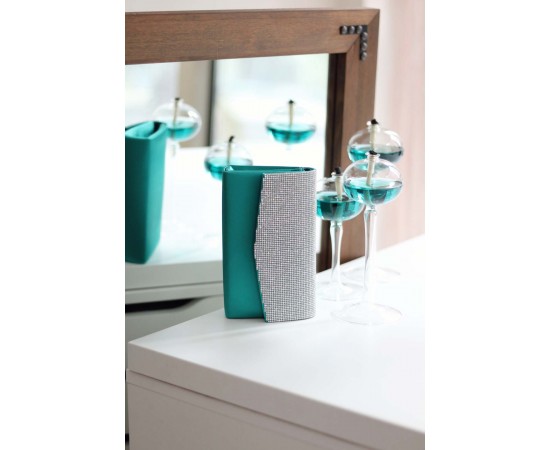 Zümrüt Yeşil Taş Kapak Saten Zincirli Omuz Çantası Zümrüt Yeşil Taş Kapak Saten Zincirli Omuz Çantası