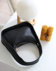 Siyah Askı Detay Omuz Çantası Siyah Askı Detay Omuz Çantası