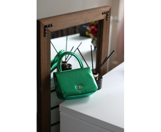 Kadın Yeşil Parlak Renkli Zincir Detaylı El Çantası 