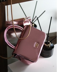 Kadın Pudra Parlak Renkli Zincir Detaylı El Çantası 