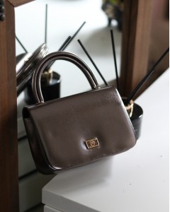 Kadın Platin Parlak Renkli Zincir Detaylı El Çantası 