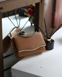 Kadın Karamel Taş Şeritli Omuz Çantası 