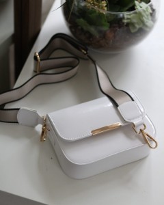 Kadın Beyaz Rugan Toka Detaylı Kumaş Askılı Omuz Çantası