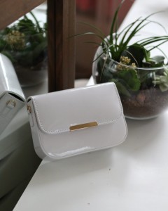 Kadın Beyaz Rugan Toka Detaylı Kumaş Askılı Omuz Çantası