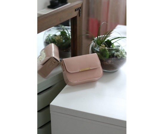 Kadın Pudra Rugan Toka Detaylı Kumaş Askılı Omuz Çantası