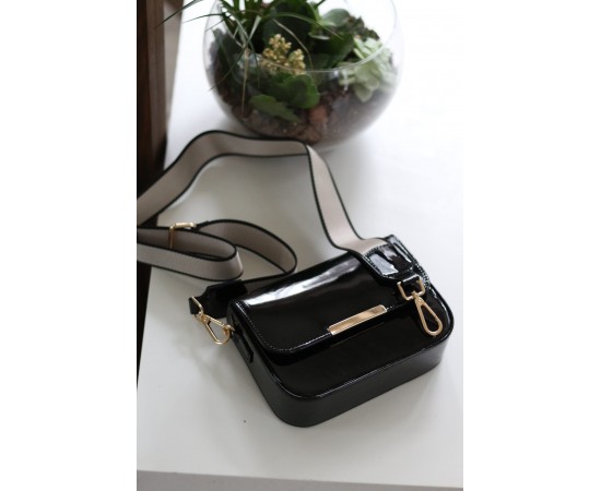 Kadın Siyah Rugan Toka Detaylı Kumaş Askılı Omuz Çantası Kadın Siyah Rugan Toka Detaylı Kumaş Askılı Omuz Çantası