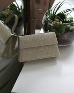 Kadın Gold Simli Tutma Detaylı Abiye Çantası Kadın Gold Simli Tutma Detaylı Abiye Çantası