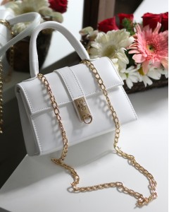 Kadın Beyaz Gold Kare Kilit Detaylı Mini El & Omuz Çantası