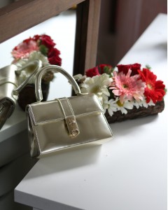 Kadın Dore Gold Kare Kilit Detaylı Mini EL & Omuz Çantası