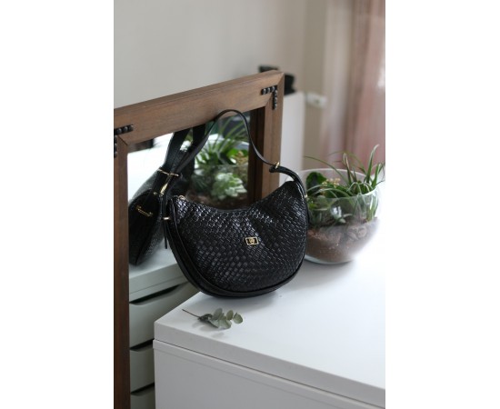 Kadın Siyah Kroko Oval Askılı Omuz Çantası