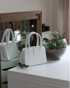 Kadın Beyaz Çift Kulp Detaylı Mini Kalıp Omuz Çantası