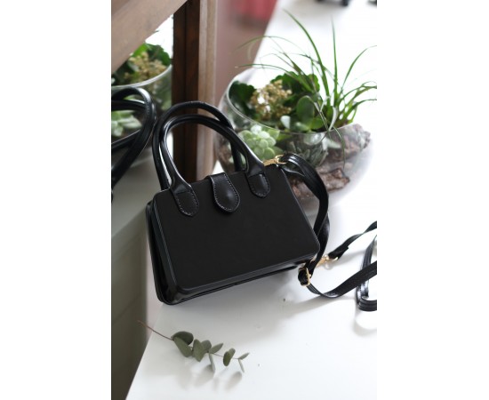 Kadın Siyah Çift Kulp Detaylı Mini Kalıp Omuz Çantası Kadın Siyah Çift Kulp Detaylı Mini Kalıp Omuz Çantası