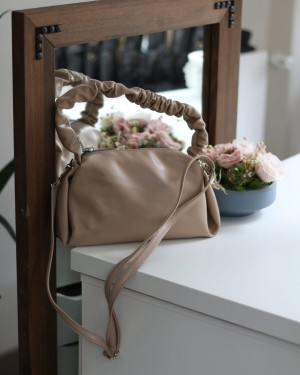 Kadın Vizon Büzgü Saplı Yumuşak Askılı Omuz Çantası Kadın Vizon Büzgü Saplı Yumuşak Askılı Omuz Çantası