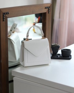 Kadın Beyaz Kapak Detaylı Askılı Omuz Çantası