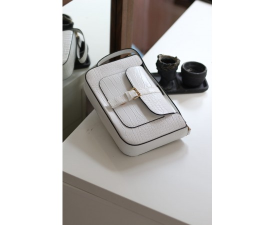 Kadın Beyaz Kroko Desenli Baget Omuz Çantası