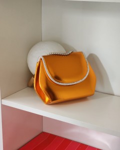 Kadın Turuncu Parlak Deri Taşlı Omuz Çantası