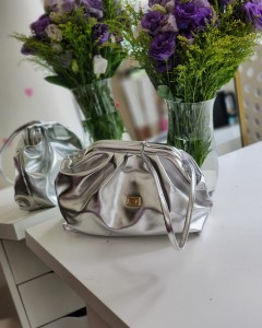 Kadın Silver Gold Aksesuarlı Bohça Form Omuz Çantası Kadın Silver Gold Aksesuarlı Bohça Form Omuz Çantası