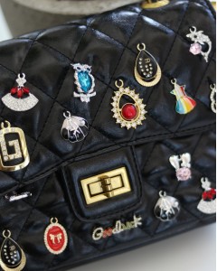 Kadın Siyah Taş Aksesuar Detaylı Ayarlanabilir Askılı Omuz Çantası Kadın Siyah Taş Aksesuar Detaylı Ayarlanabilir Askılı Omuz Çantası