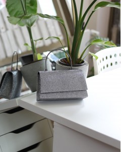 Kadın Platin Metal Tutma Saplı Kapaklı Abiye Çanta