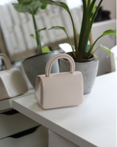 Krem Tutma Saplı Zincir Detaylı El Omuz Çantası